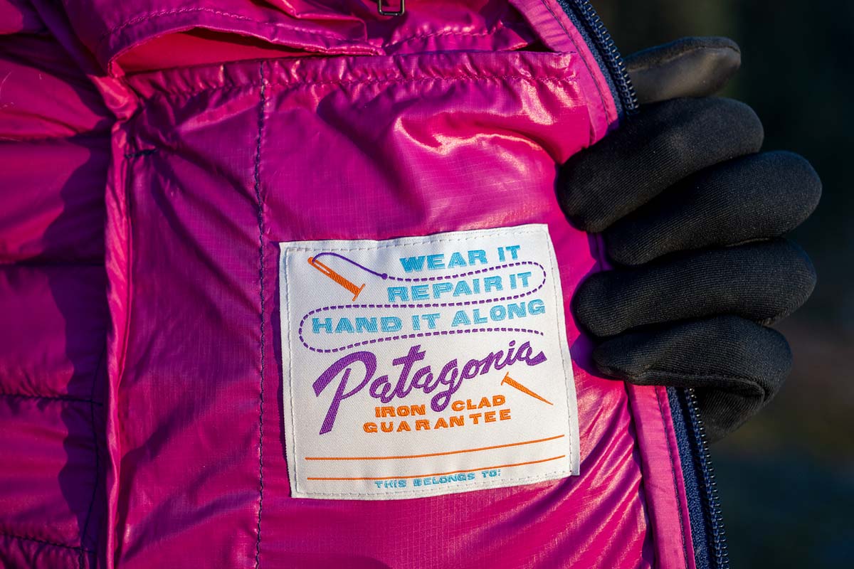 Patagonia wear it repair it sustainabliity logo (women's down jacket)