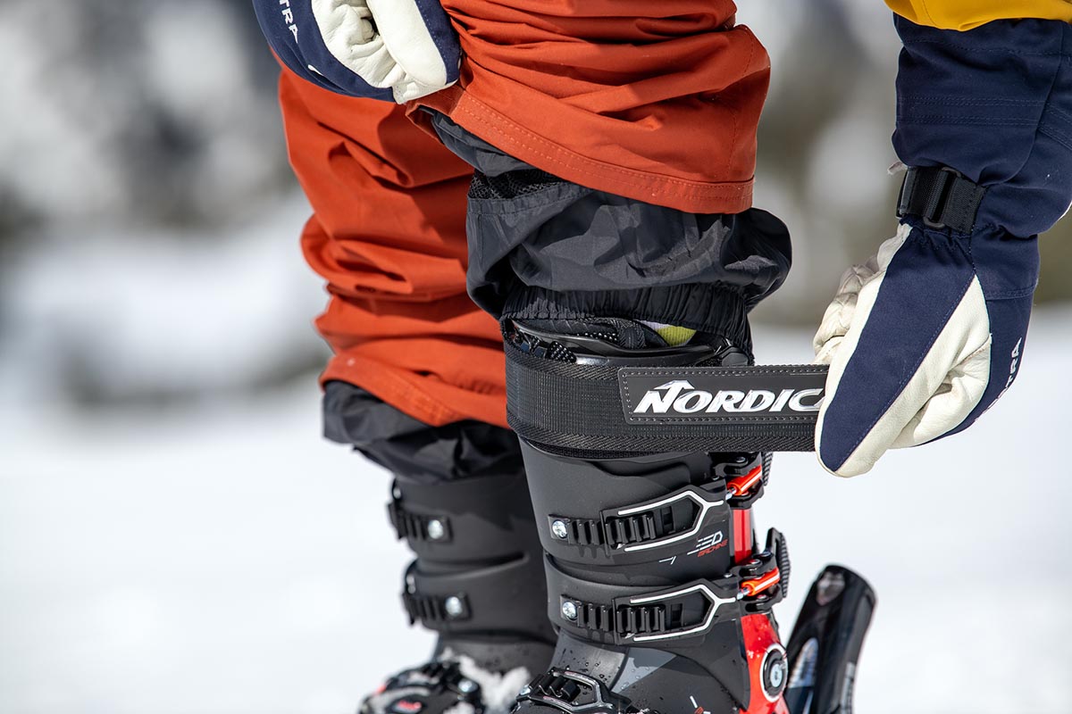 Women's ski boots (power strap detail)