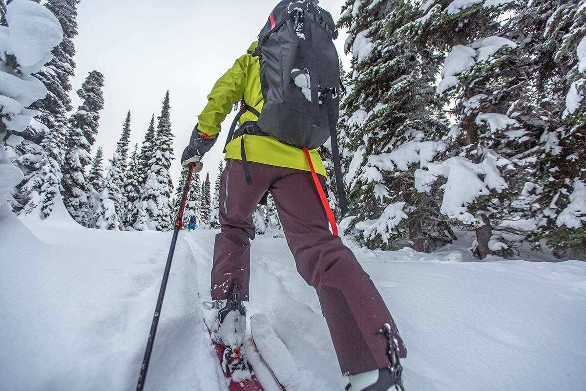 Ski touring (ski pant scuff guard)