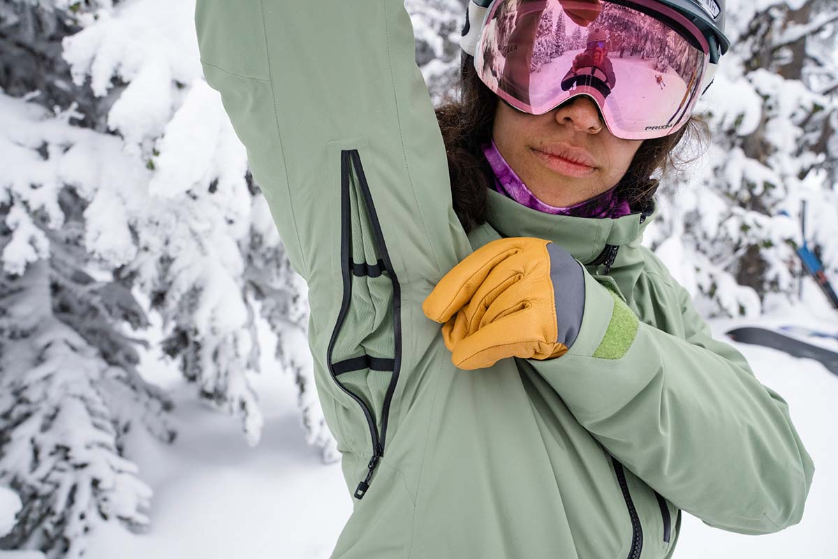 Burton ak Embark Gore-Tex women's snowboard jacket (pit zips)