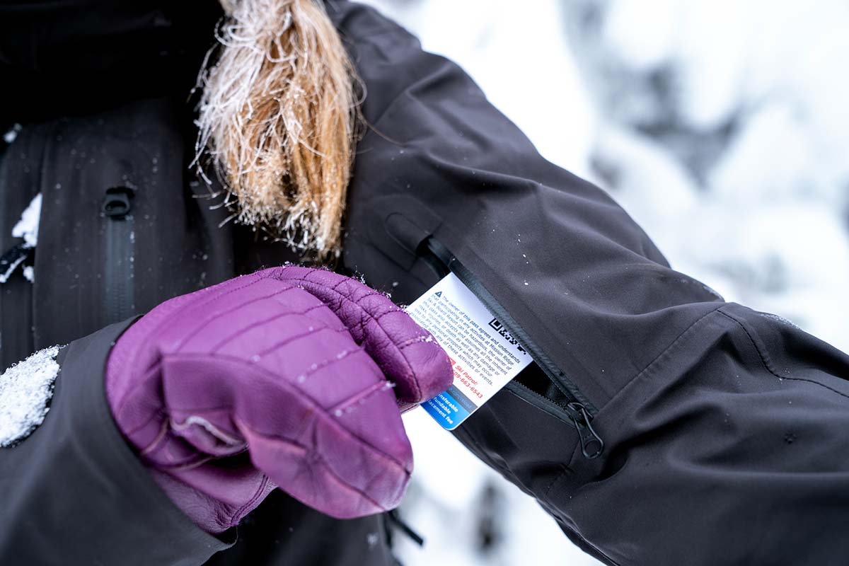 Women's snowboard jackets (RFID pass pocket on sleeve)