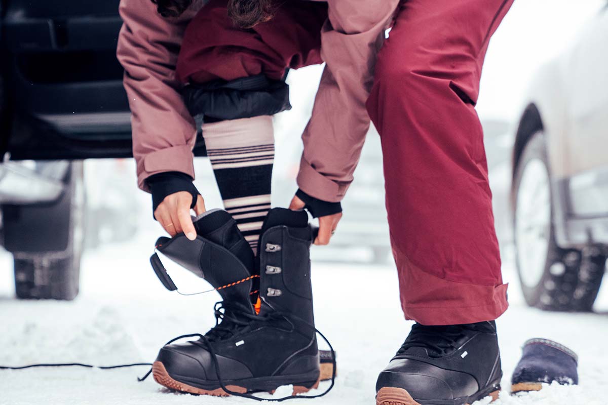 Flylow Fae women's snowboard pants (putting boots on)