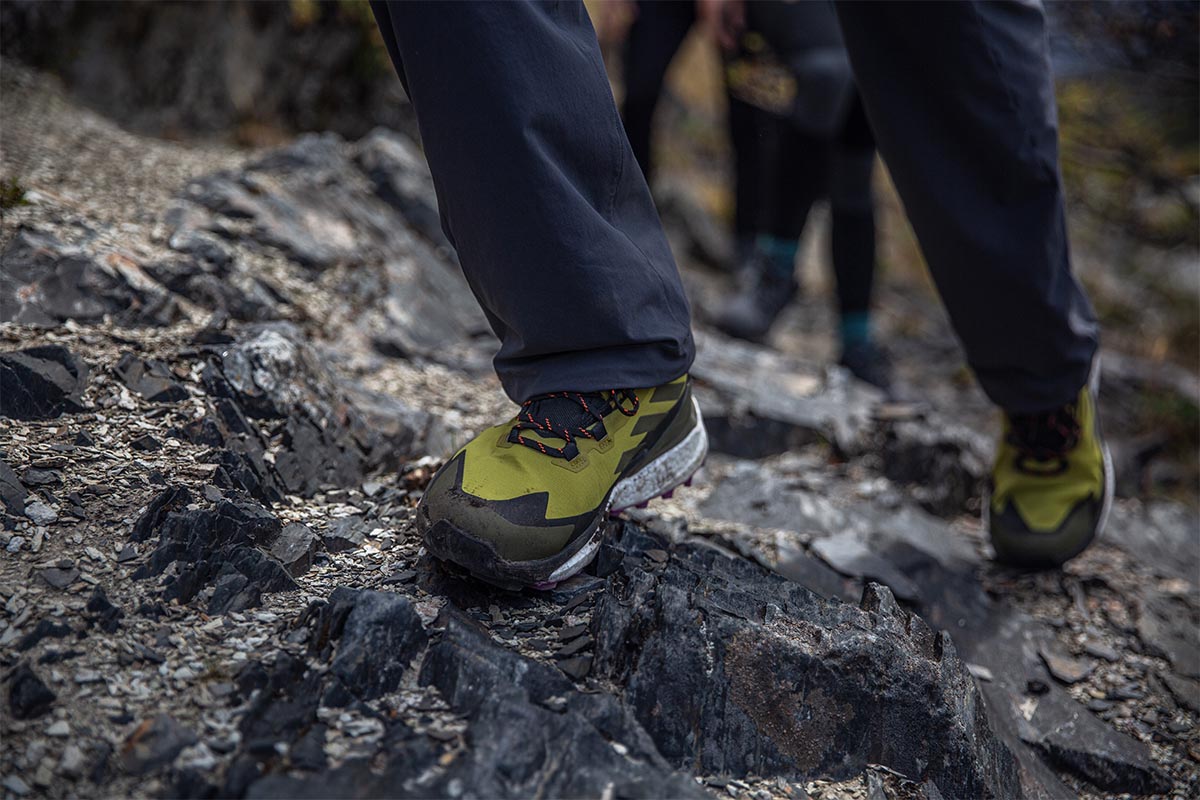 Adidas Terrex Free Hiker 2 GTX (closeup climbing rock)