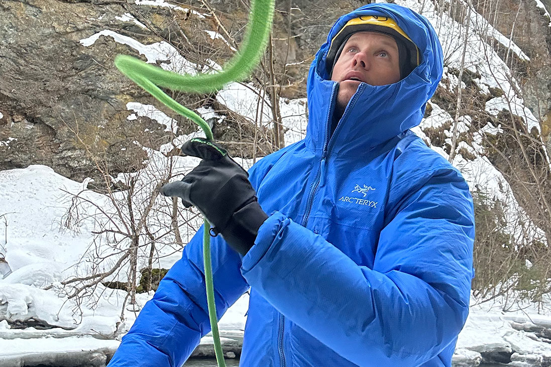 Arc'teryx Alpha Lightweight Parka (belaying with two-way zipper)