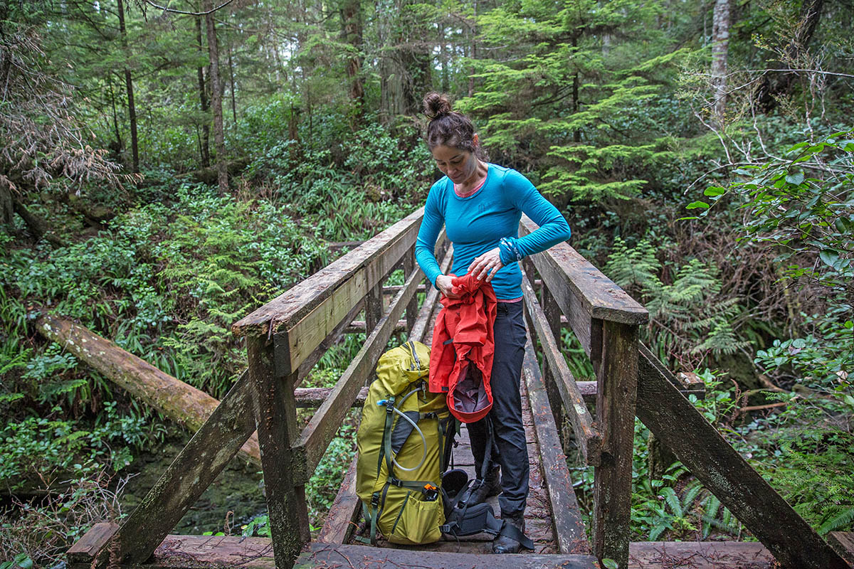 Arc'teryx Alpha SL Anorak (packing down)