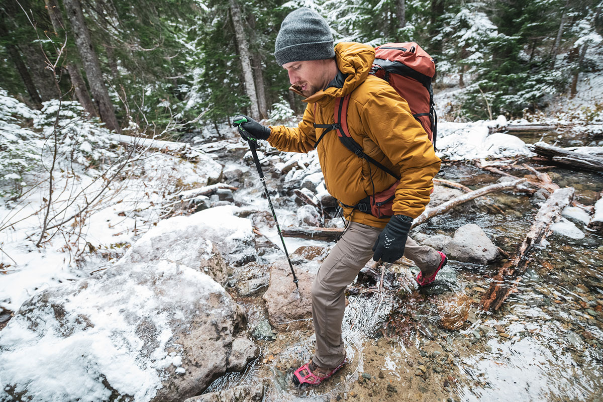 Arc'teryx Atom AR Hoody (crossing stream)