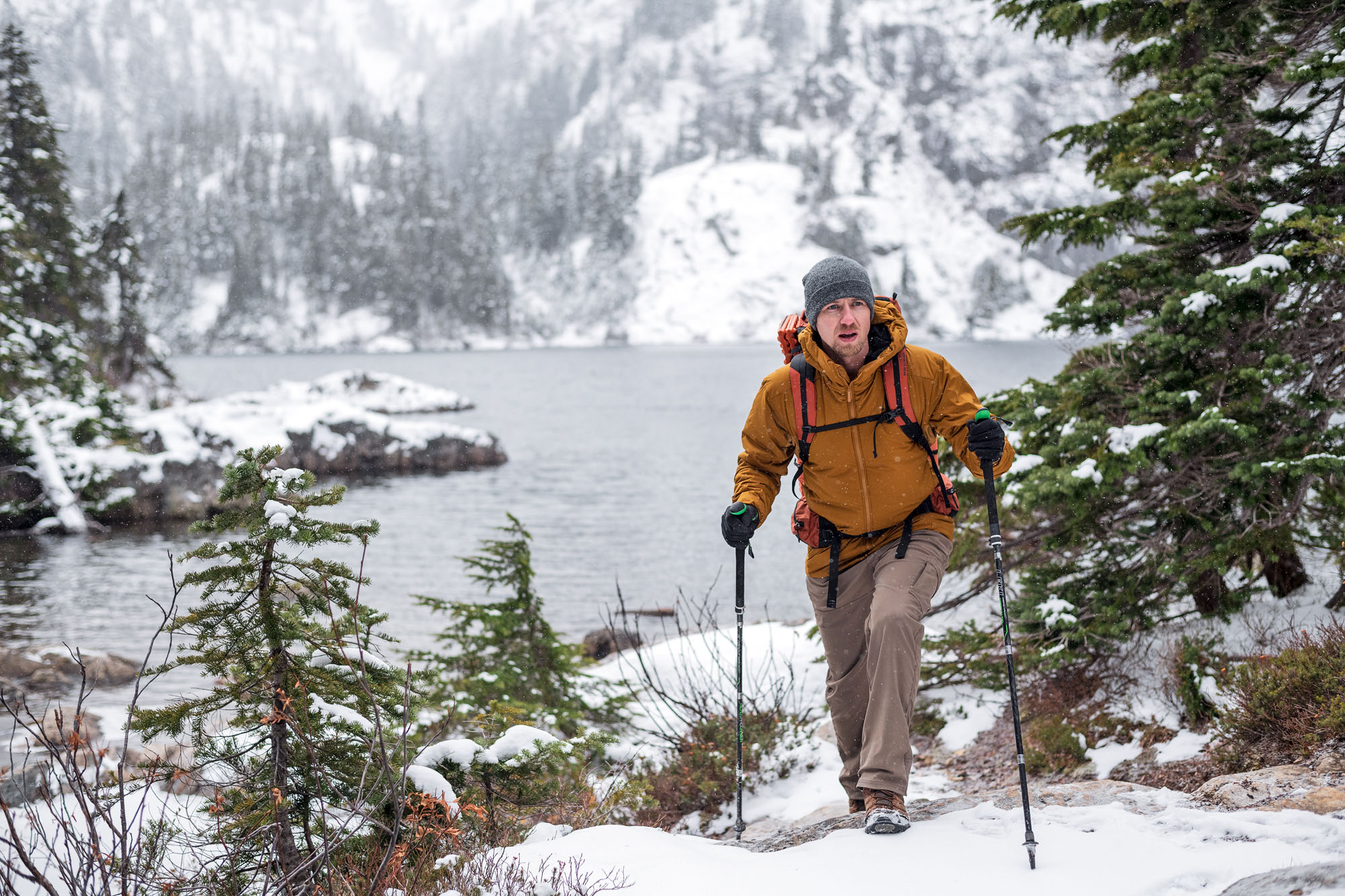 Arc'teryx Atom AR Hoody (hiking in snow)