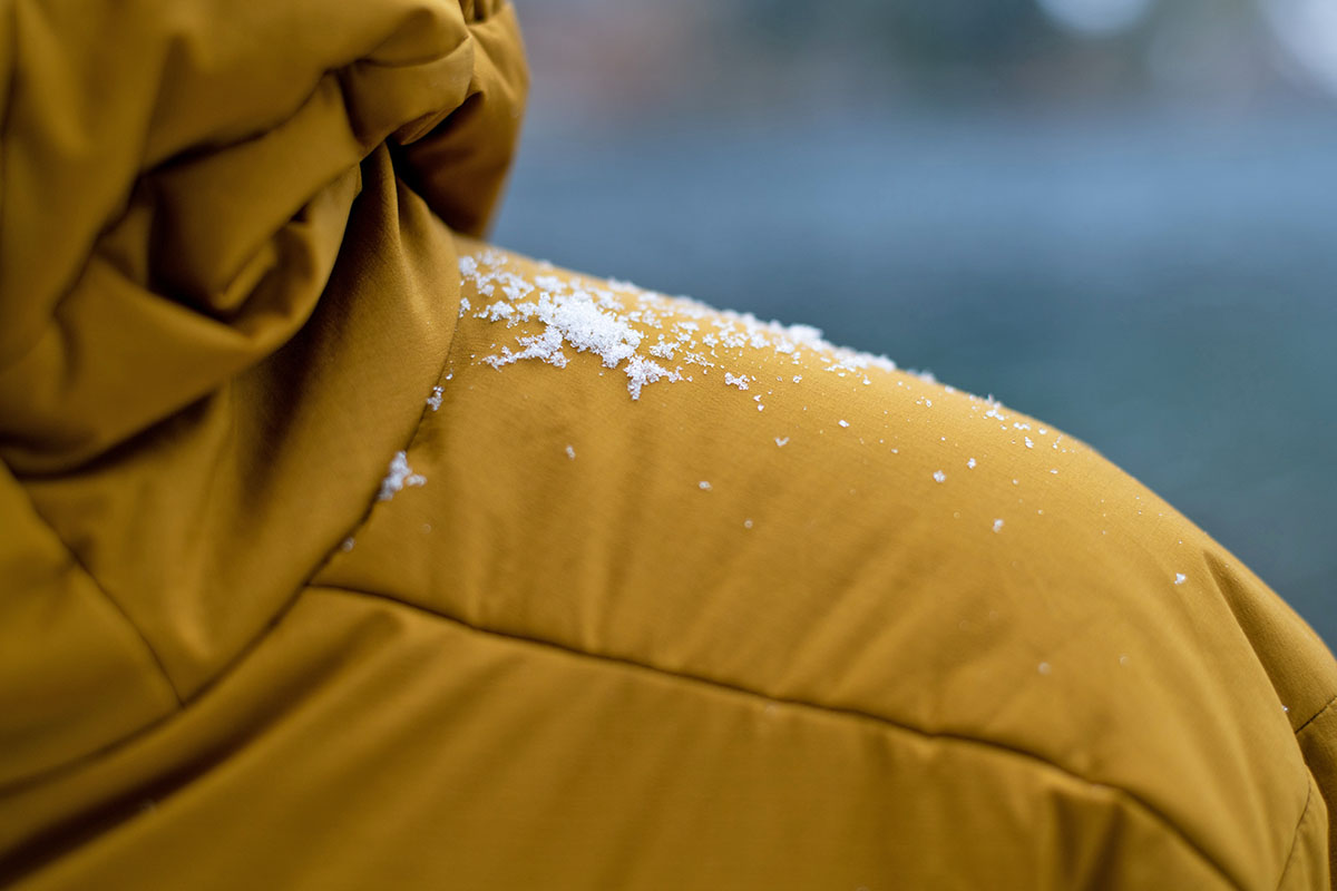 Arc'teryx Atom AR Hoody (snow on shoulder)