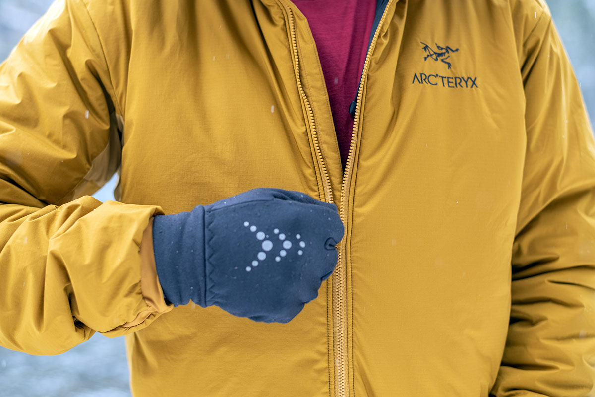 Arc'teryx Atom AR Hoody (zipping up)