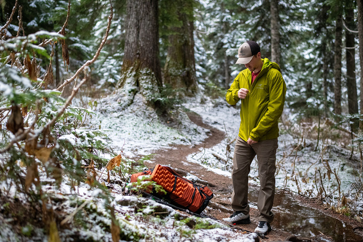 Arc'teryx Atom LT Hoody (zipping up)