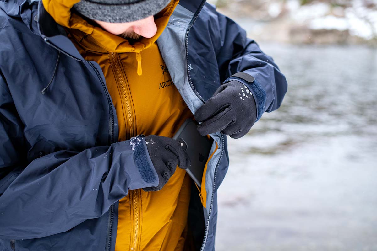 Putting phone in internal chest pocket (Arc'teryx Beta AR hardshell jacket)