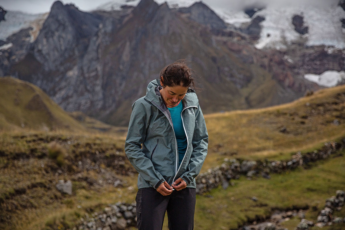 Arc'teryx Beta LT Hadron Jacket (putting jacket on)