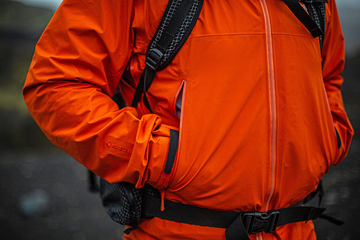 Arc'teryx Beta Lightweight Jacket (hands in hand pockets)