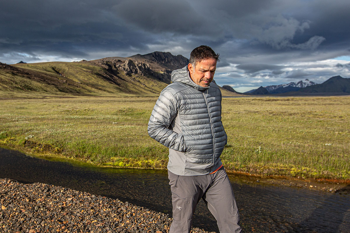 Arc'teryx Cerium Hybrid Hoody (hands in hand pockets)