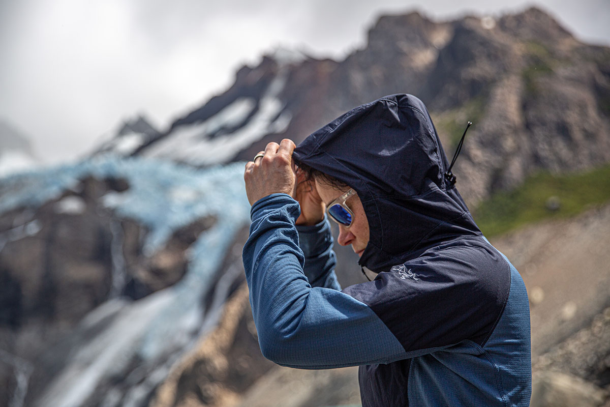 ​​Arc'teryx Delta Hybrid Hoody (putting on hood)