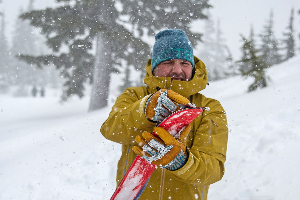 Arc'teryx Sabre Jacket (removing skins in snow)