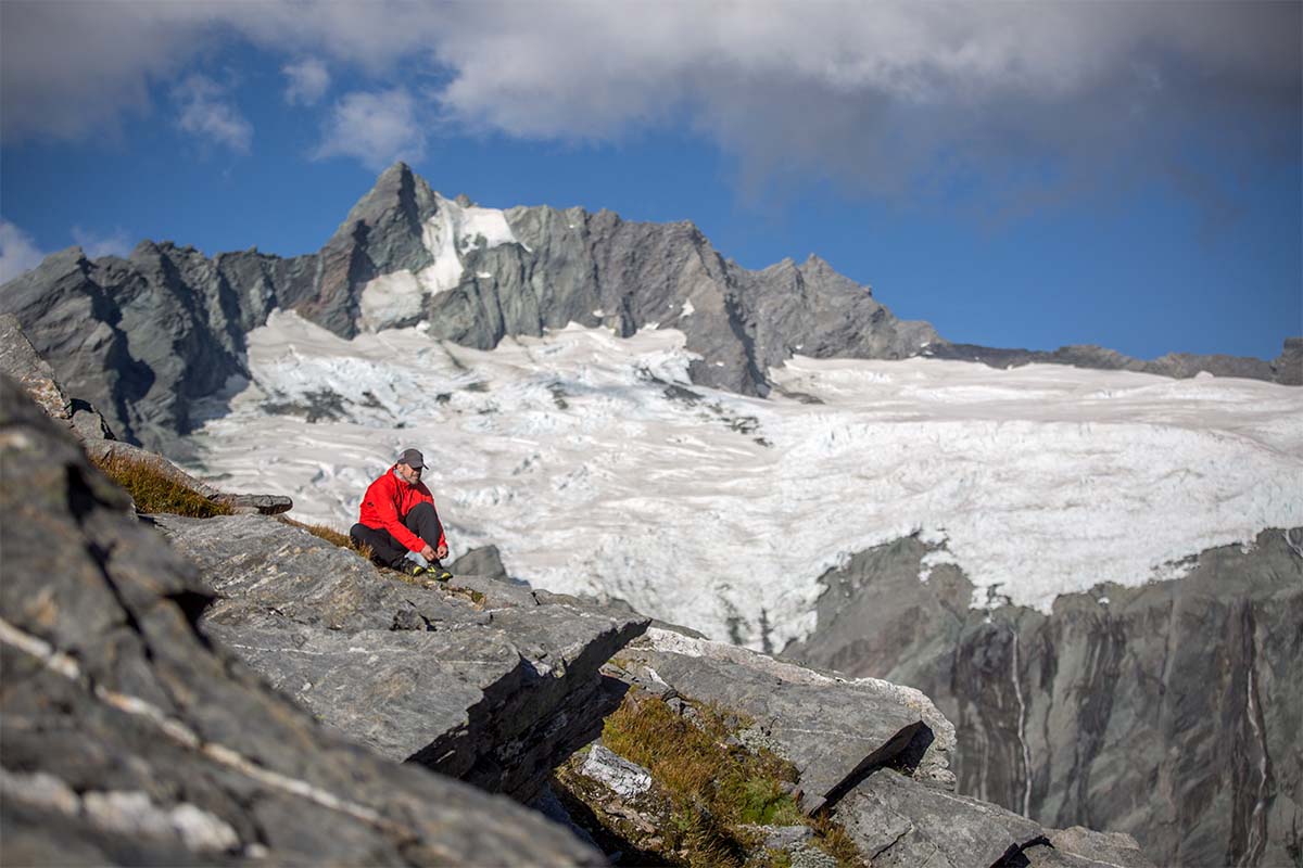 Arc'teryx Norvan (tying shoes)