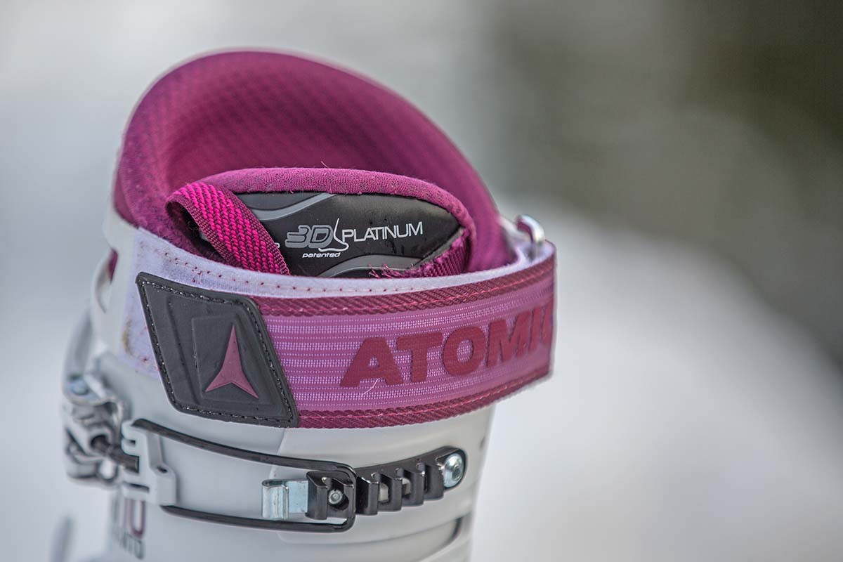 Atomic Hawx Ultra XTD 110 W (close up strap)