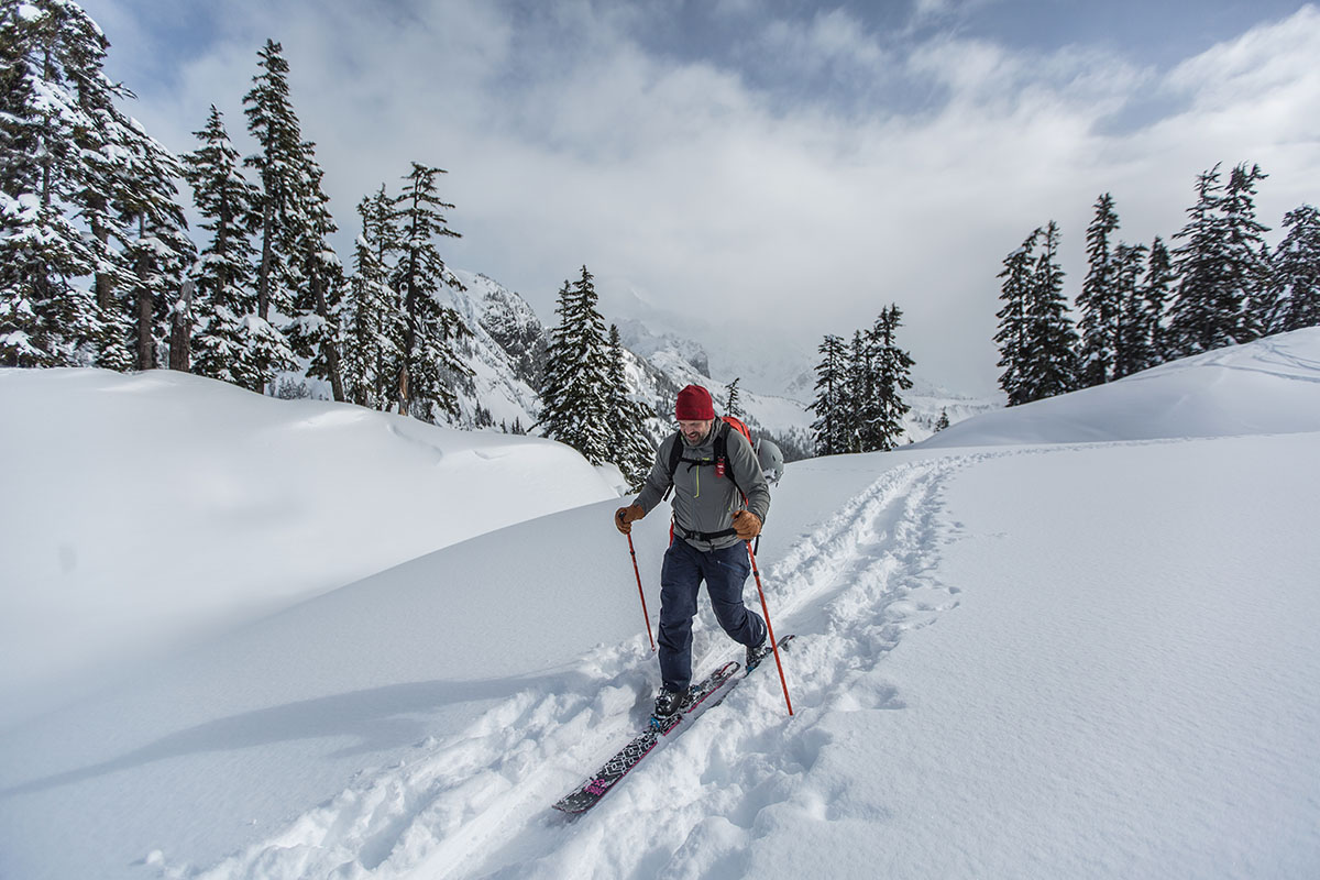 Black Crows Corvus skis (skinning 2)