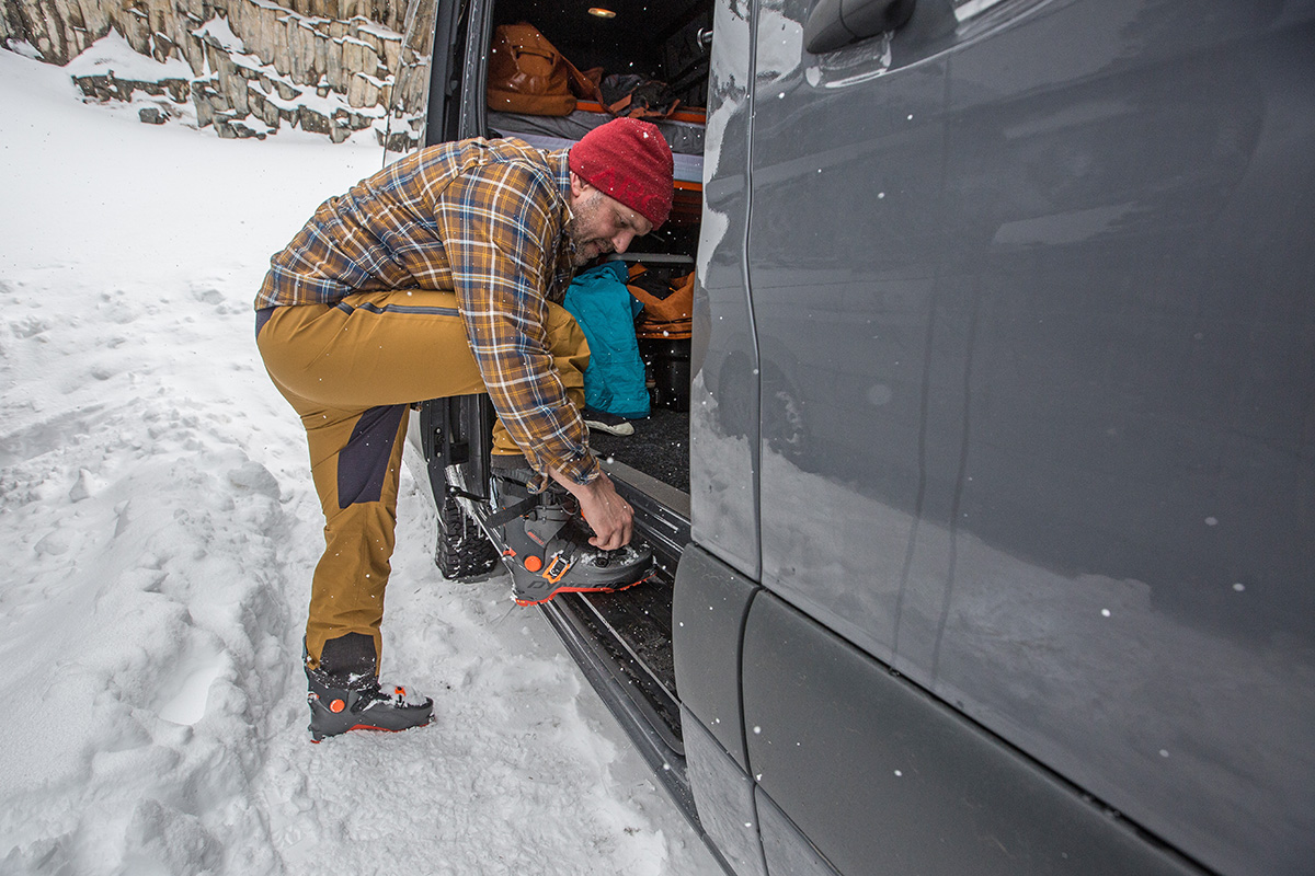 Dynafit Hoji Free ski boots (putting on boots)