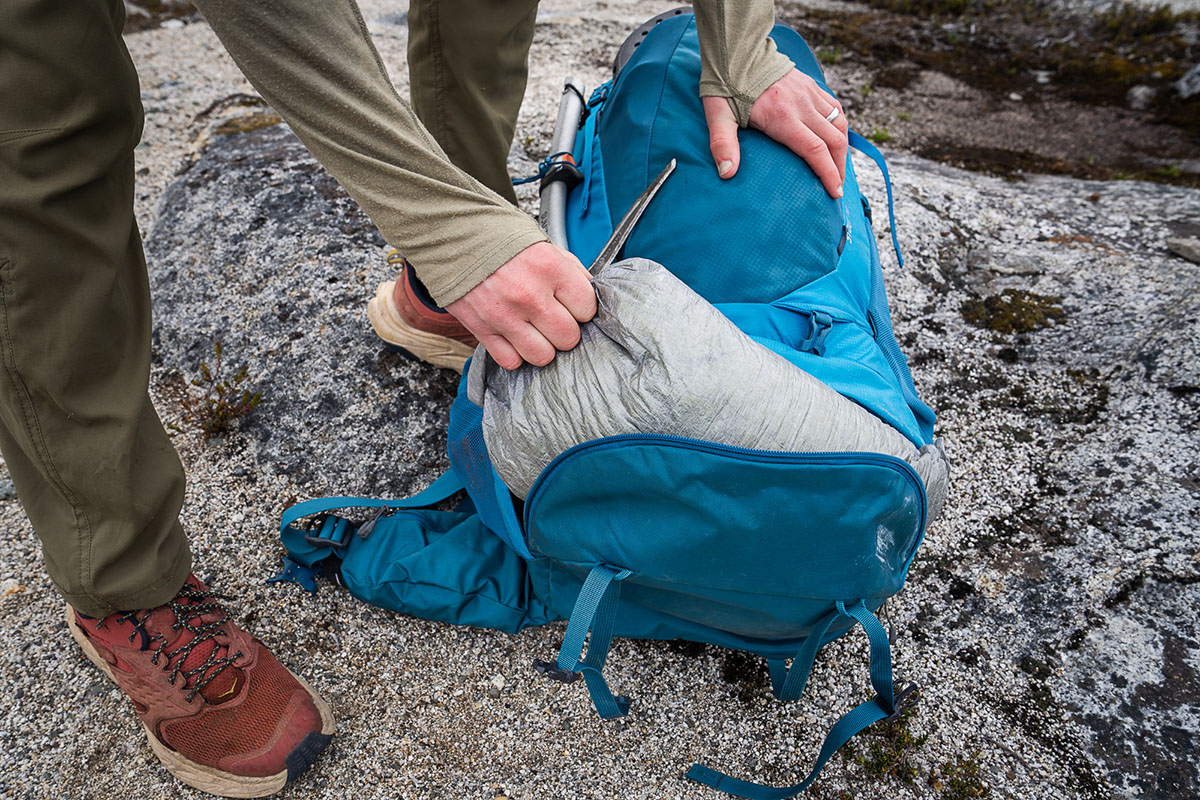 Gregory Stout 70 backpack (sleeping bag in bottom compartment)