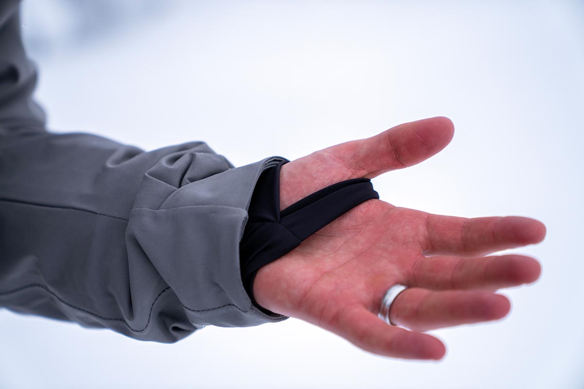 Helly Hansen Alpha 4.0 (wrist gaiter closeup)