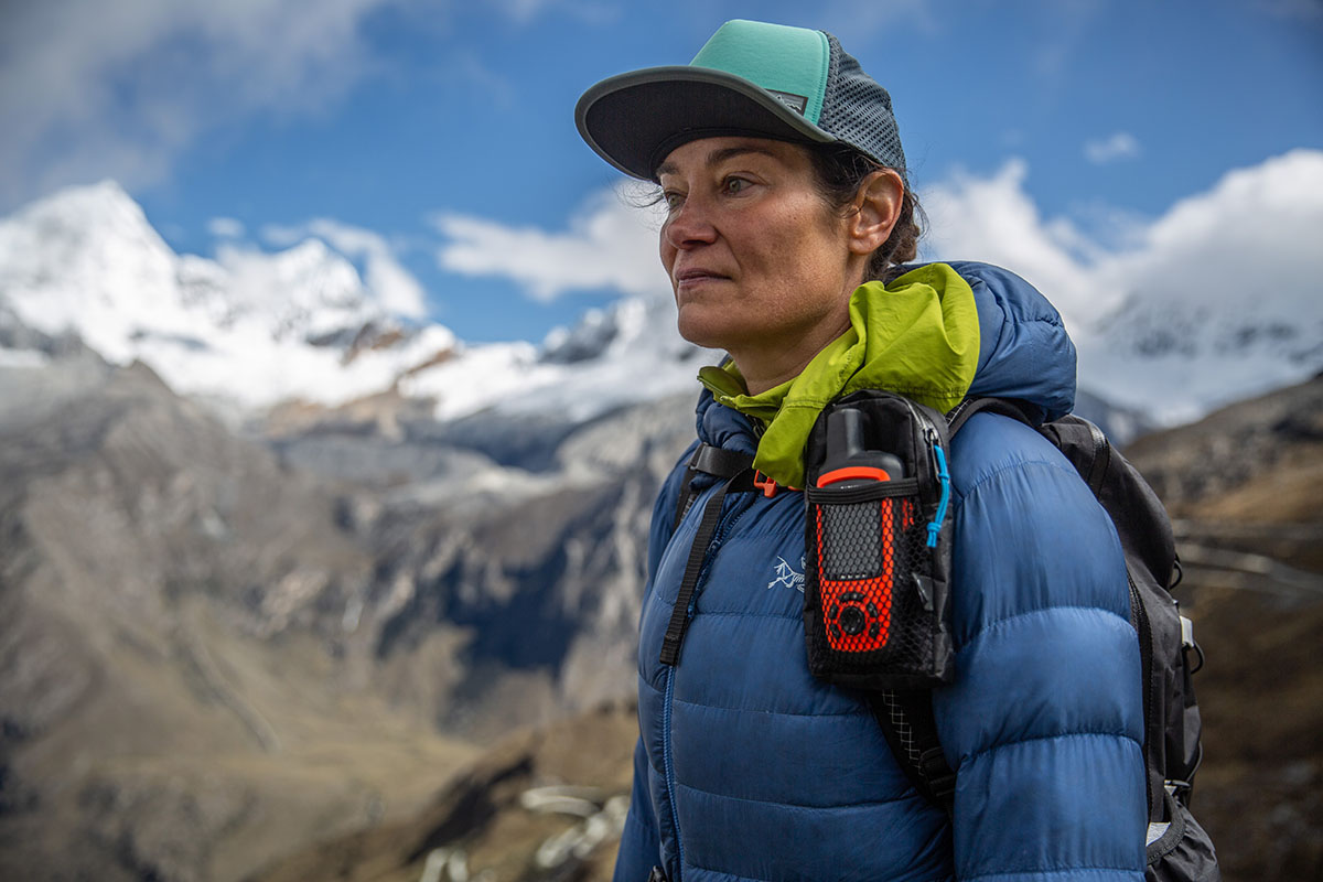 https://www.switchbacktravel.com/sites/default/files/image_fields/In-Depth%20Gear%20Reviews/Hyperlite%20Daybreak/Hyperlite%20Mountain%20Gear%20Daybreak%20daypack%20%28Garmin%20inReach%20in%20shoulder%20pocket%29.jpg