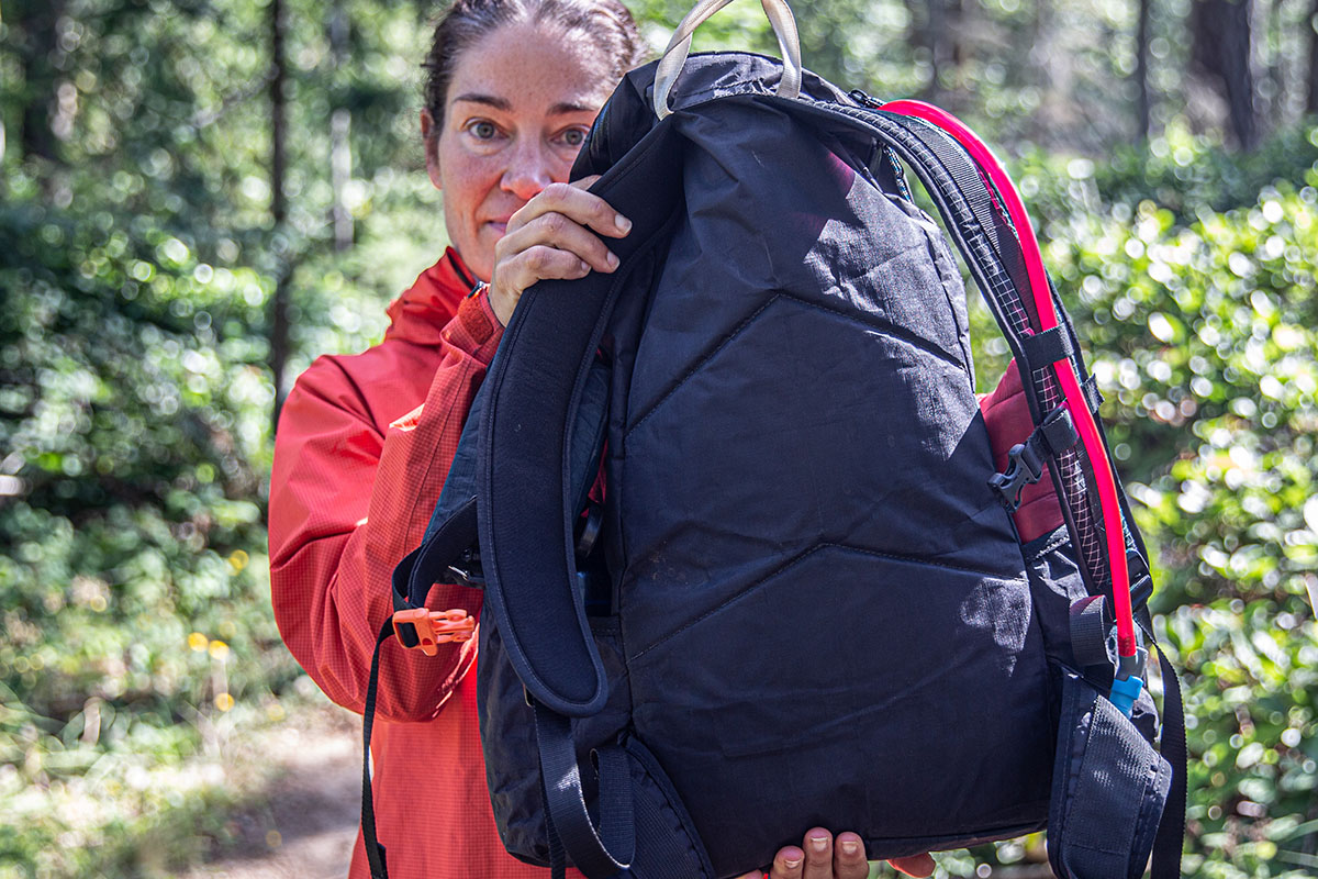 Hyperlite Mountain Gear Daybreak daypack (backpanel closeup)