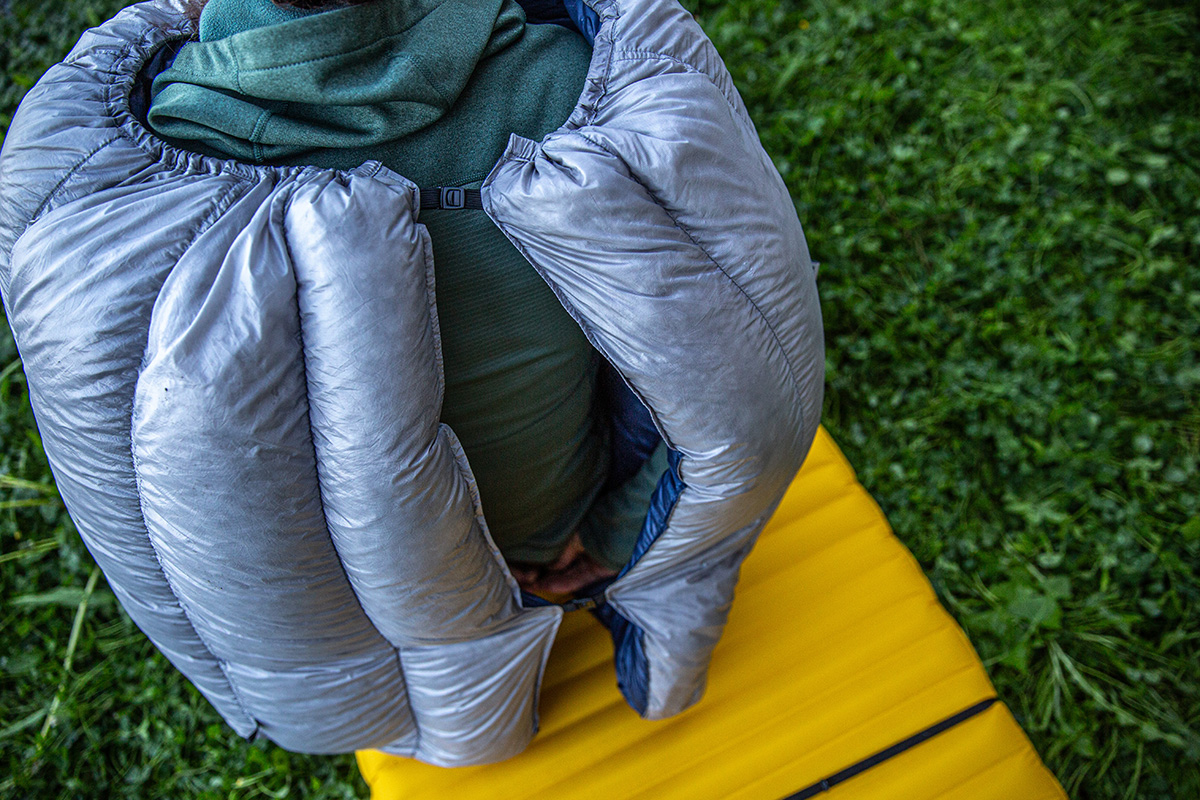 Hyperlite Mountain Gear 20-Degree Quilt (closeup with clips attached at back)