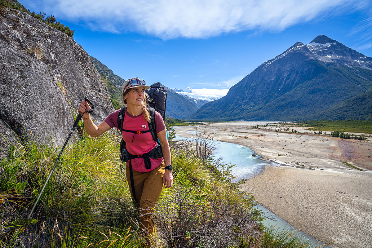 Hyperlite Unbound 55 backpack (sunny day in mountains)