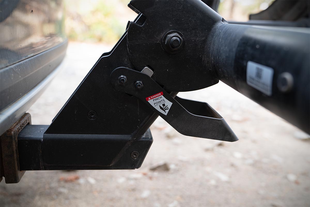 Kuat Transfer V2 hitch bike rack (tilt lever detail)