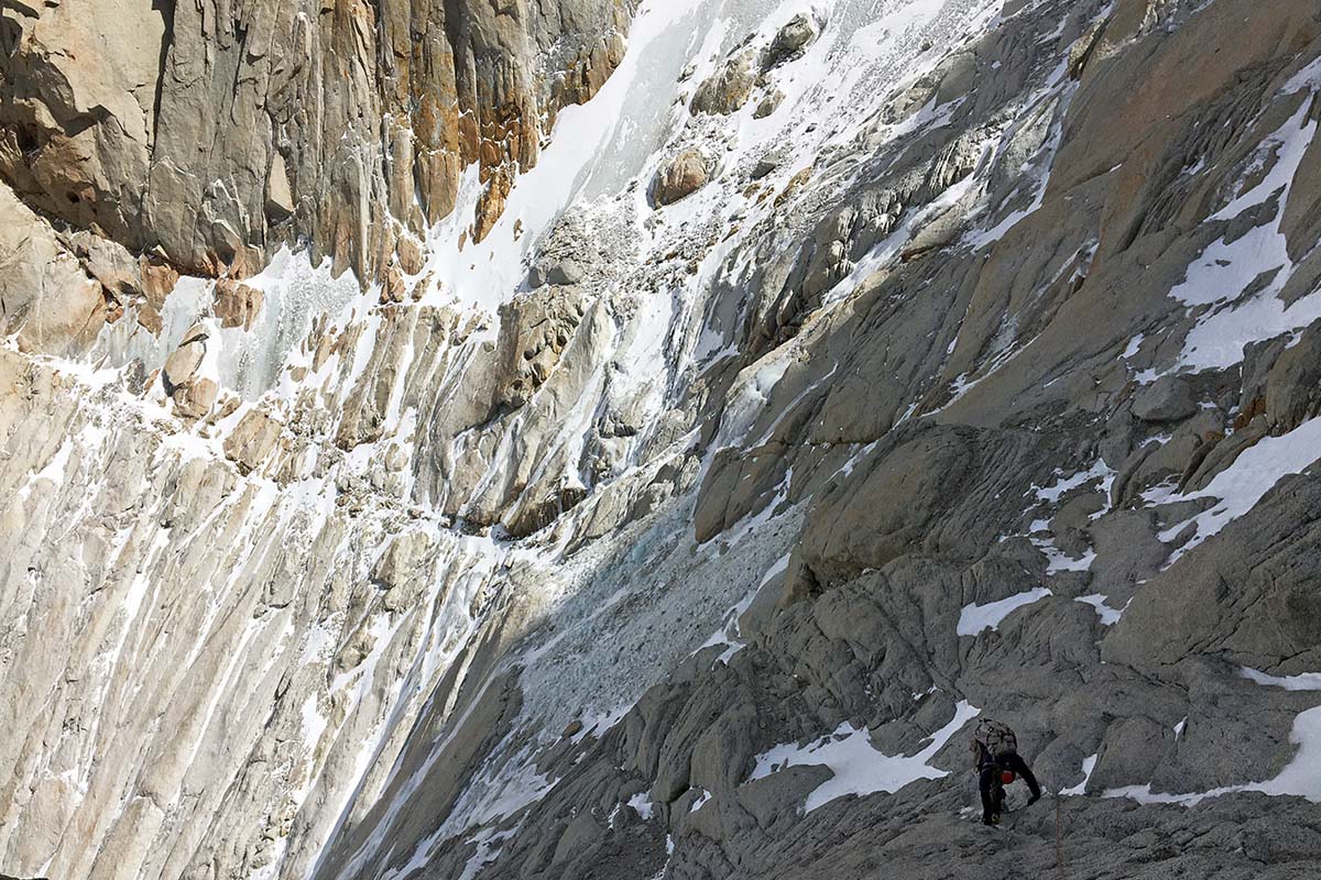 Climbing mixed terrain on Aguja Poincenot (La Sportiva Aequilibrium Top GTX)