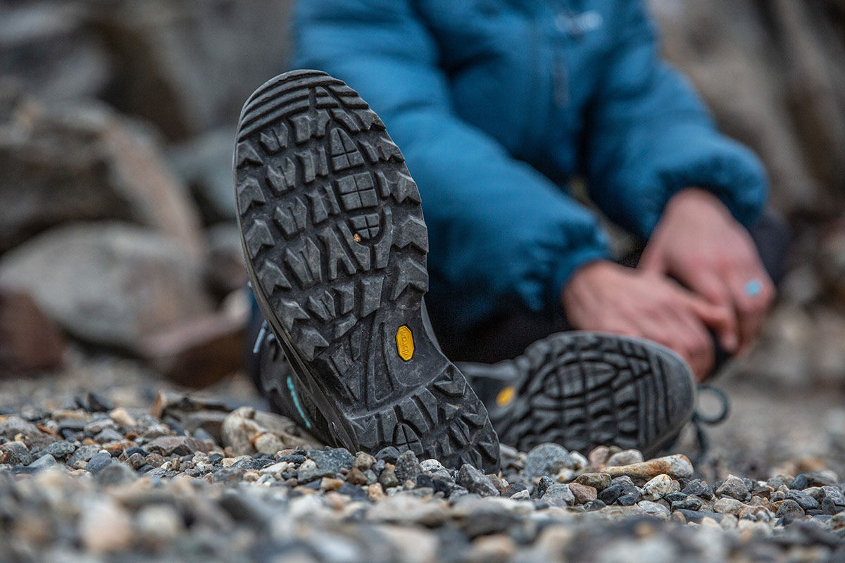 Lowa Renegade GTX Mid hiking boot (traction closeup)