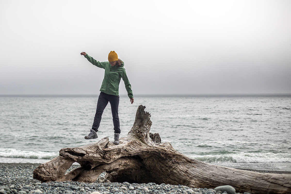 Oboz Katabatic Mid Waterproof hiking boot (balancing on log)