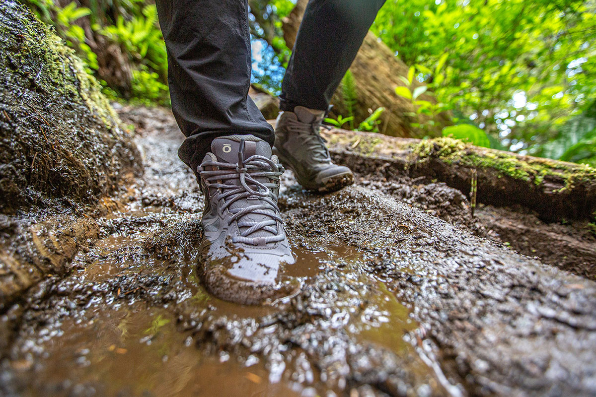 Oboz Katabatic Mid Waterproof hiking boot (stepping in mud)