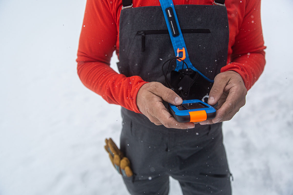 Ortovox Diract Voice avalanche beacon (searching in backcountry)