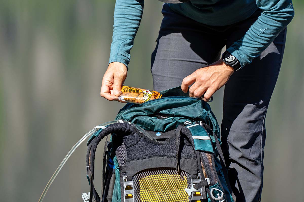 Taking bar out of lid (Osprey Eja 58 backpack)