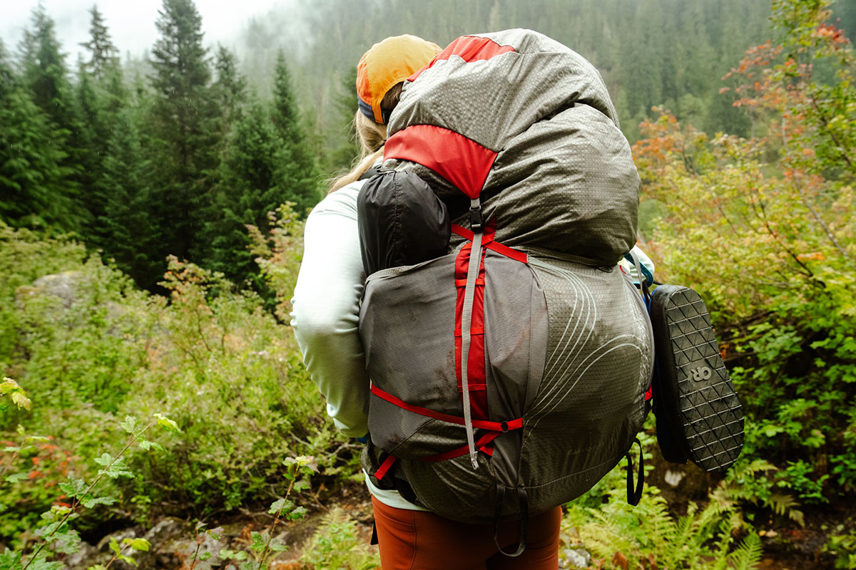 Osprey Eja Pro 55 (closeup in forest)