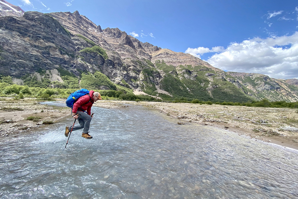 Outdoor Research Refuge Hooded synthetic jacket (levitating over water)_0