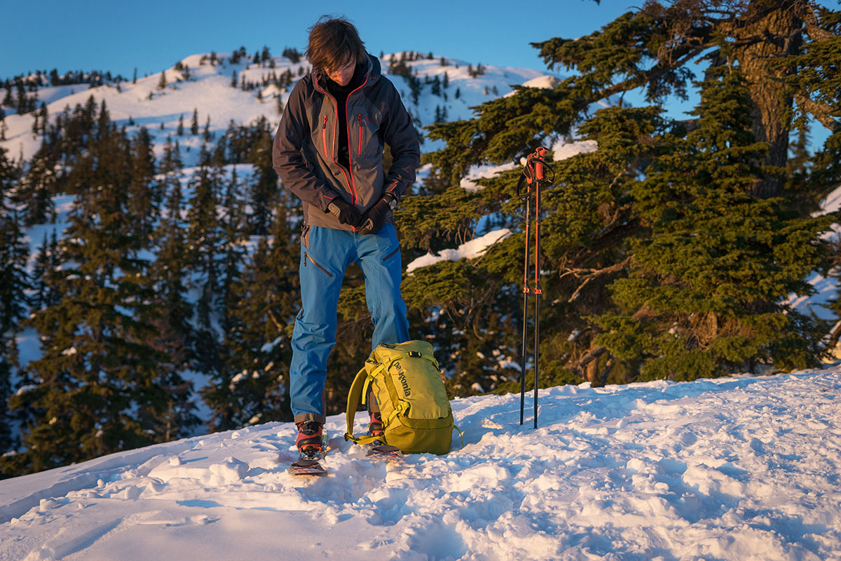 Outdoor Research Skyward II Jacket (zipping up)