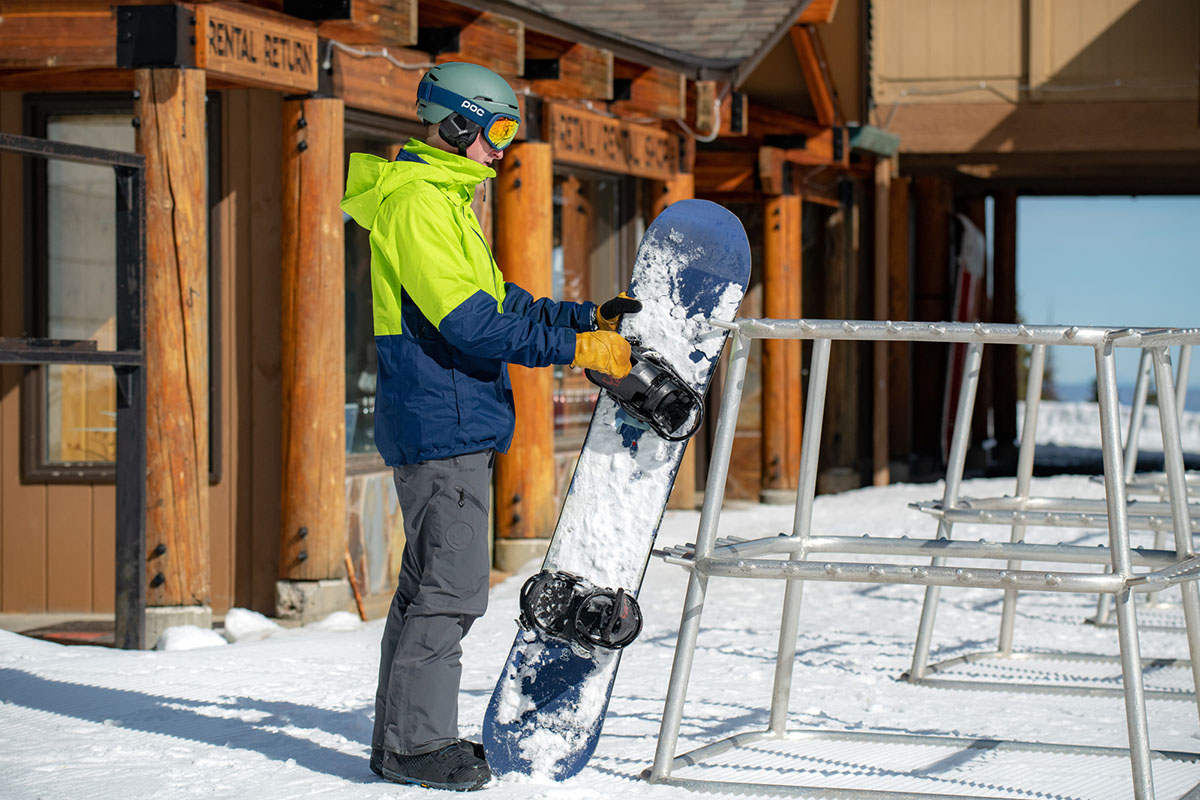 Patagonia 3-in-1 Snowshot jacket (standing with snowboard)