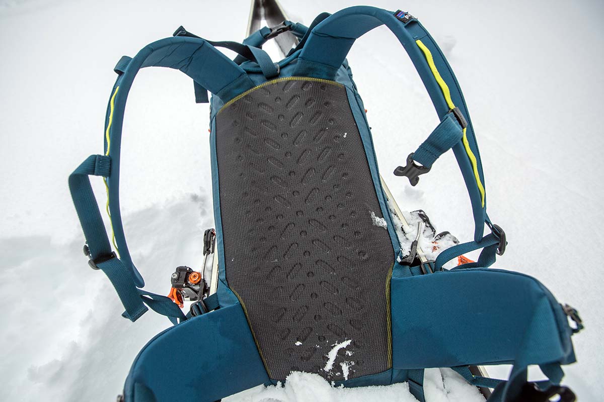 Patagonia Descensionist 40L ski pack (backpanel padding and ventilation)