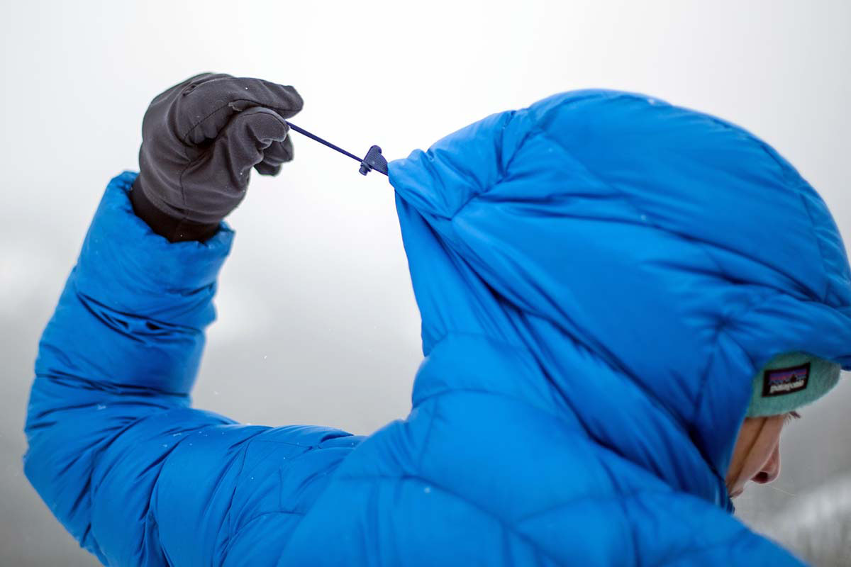 Patagonia Fitz Roy Down Hoody (pulling hood adjustment)