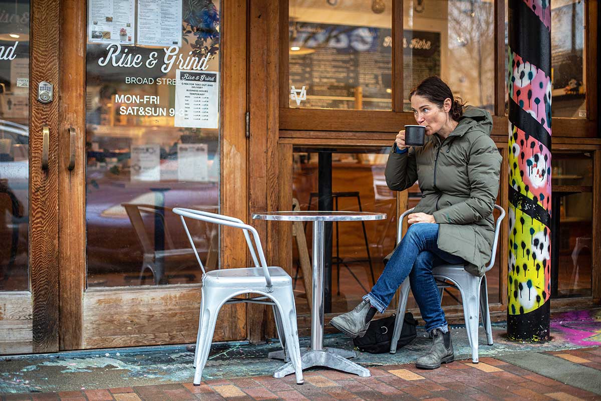 Patagonia Jackson Glacier Parka (drinking coffee)