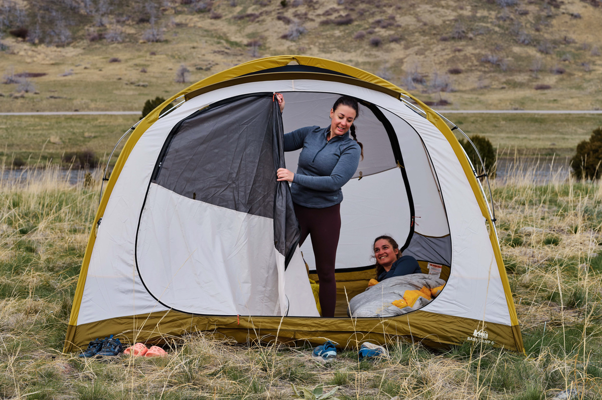 REI Co-op Base Camp 6 (closing door from outside)