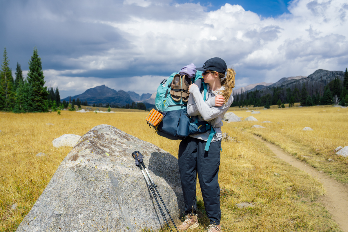 REI Co-op Trailmade 60 (setting pack down)