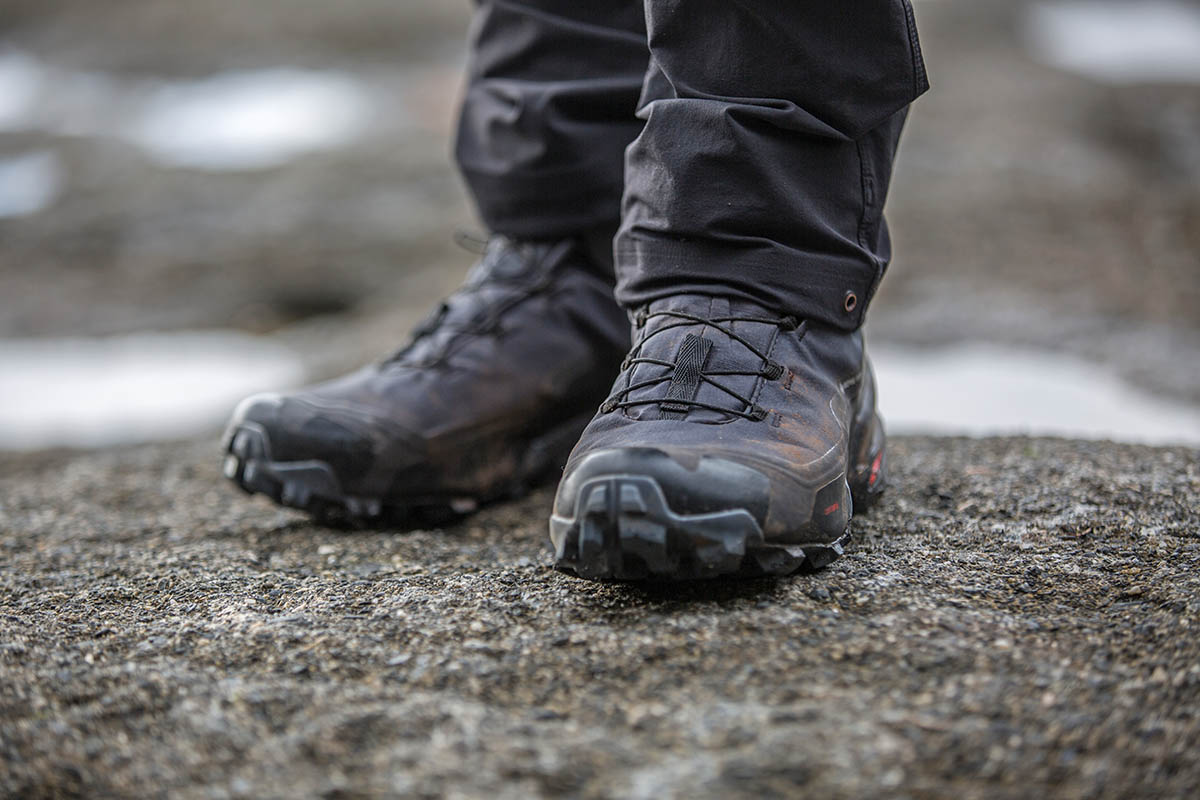 Salomon Cross Hike Mid GTX hiking boots (front closeup)