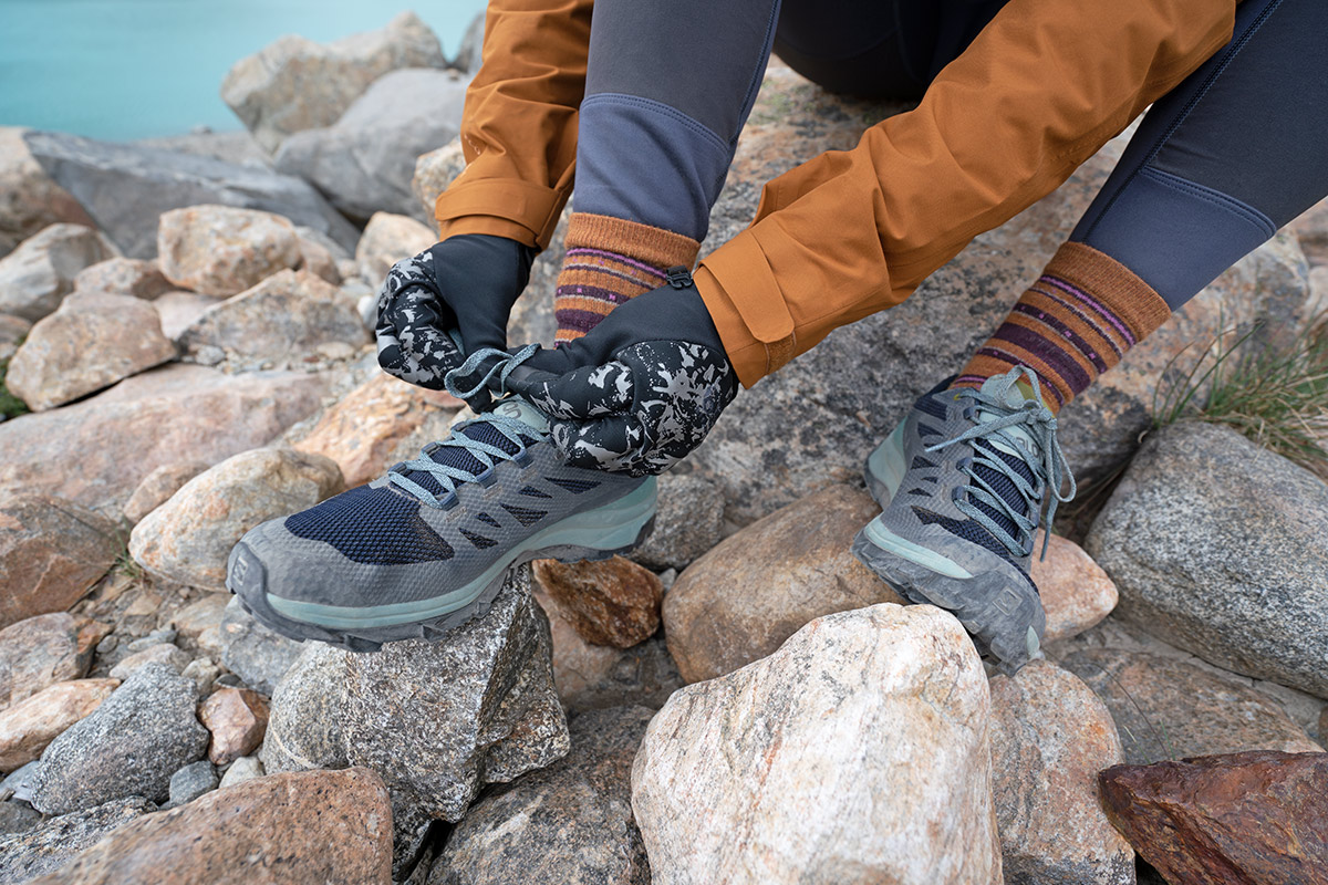 Salomon OUTline GTX (tying shoes along the trail)