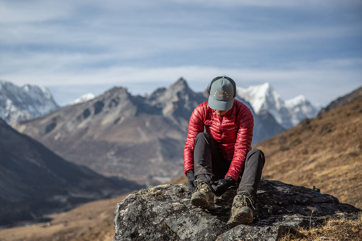 Salomon Quest 4 GTX hiking boots (putting on boots in mountains)