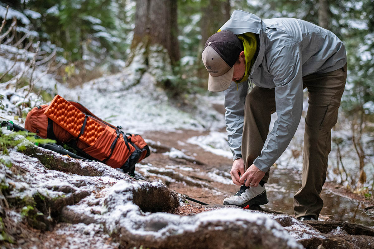 Salomon X Ultra 4 GTX hiking shoe (adusting shoes on the trail)